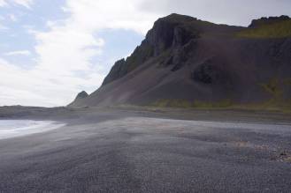Schwarze Lavastrände im Osten von Island, kurz vor Höfn